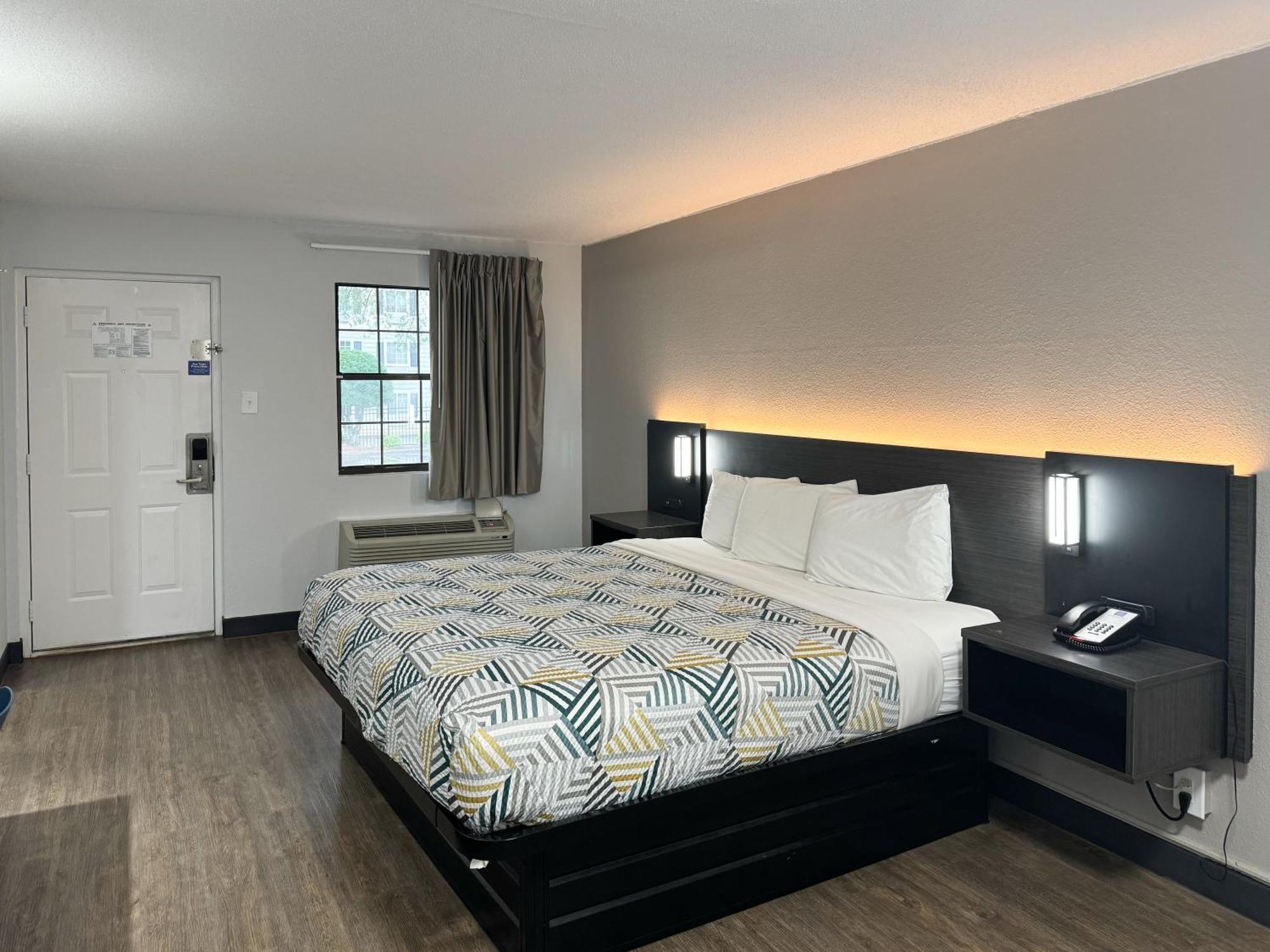 Motel 6 Huntsville Al University Dr. Exteriör bild
